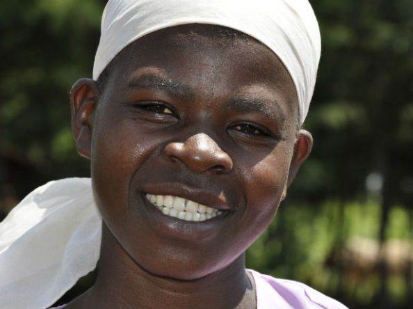 One-Acre-Fund-female-smallholder-farm-agricultural-development-livelihood-Africa-cropped